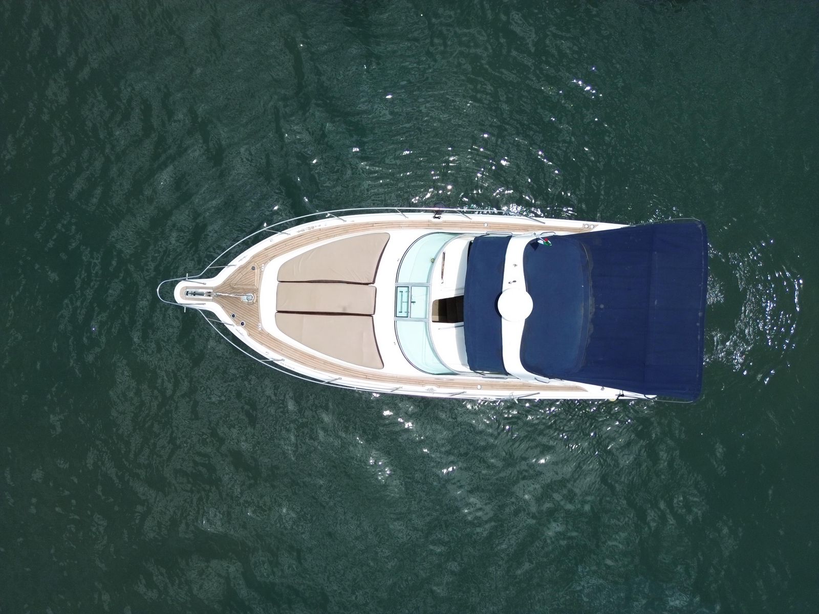Sea Ray 38 ft La Canija vista desde el aire en Los Cabos