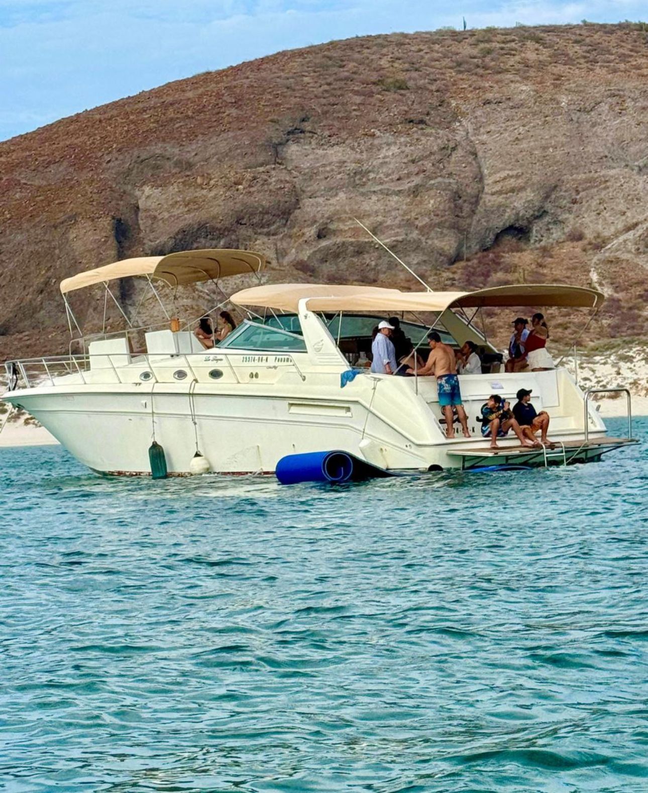 Yate La Regia navegando en La Paz