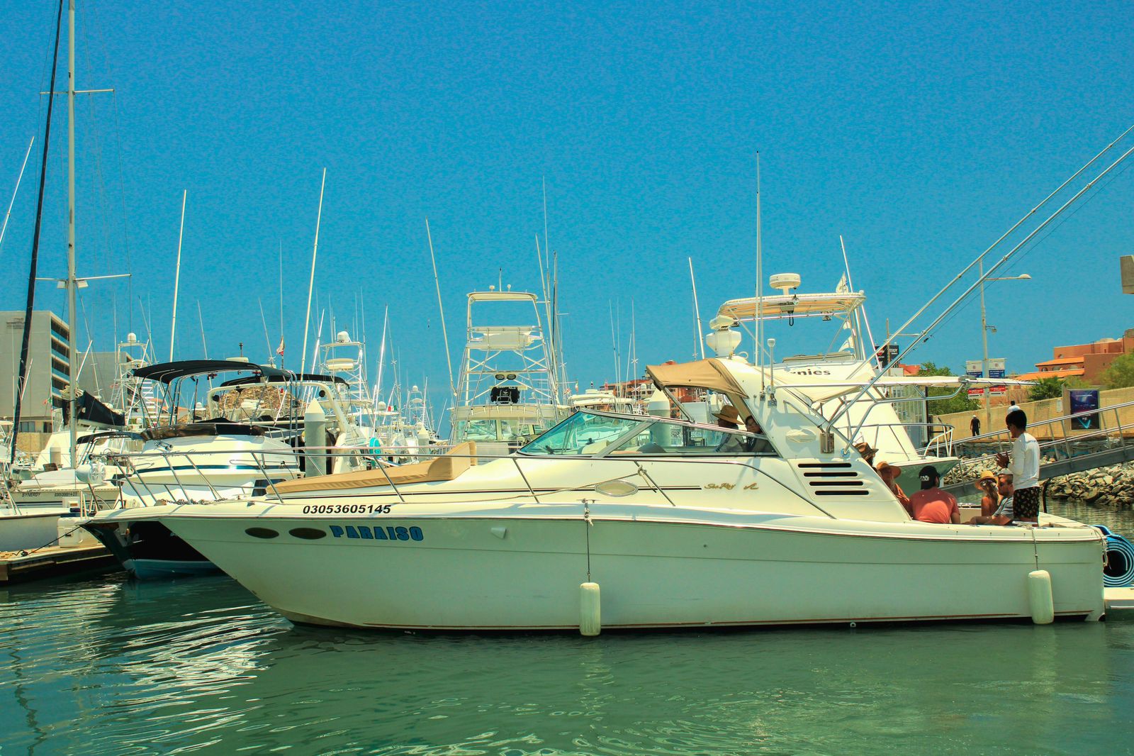 Sea Ray 38ft Paraíso en la marina de Cabo San Lucas