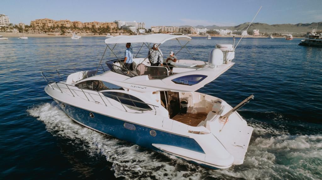 Azimut 43 FT Solare navegando en Los Cabos